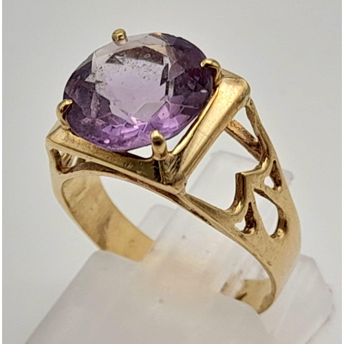 1251 - A Vintage 9K Yellow Gold Amethyst Ring. Round cut amethyst. Size L. 2.71g total weight.