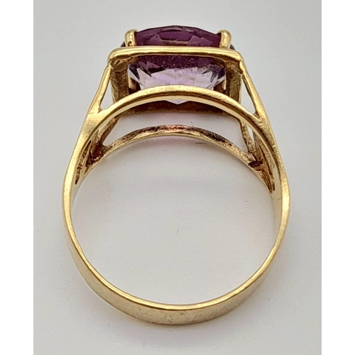 1251 - A Vintage 9K Yellow Gold Amethyst Ring. Round cut amethyst. Size L. 2.71g total weight.