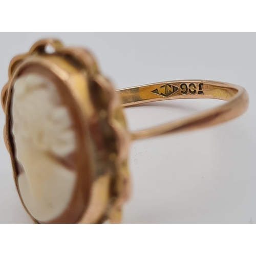 631 - 9K YELLOW GOLD CAMEO RING. TOTAL WEIGHT 3.4G SIZE Q