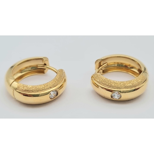 1043 - 9K YELOW GOLD STONE SET MINI HOOP EARRINGS 1.8G