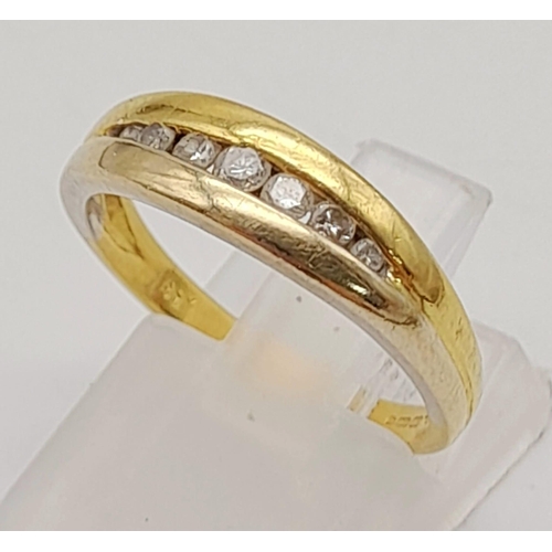 1098 - AN 18K 2 COLOUR DIAMOND BAND RING. 0.15CT, 3.3G TOTAL WEIGHT, SIZE M.