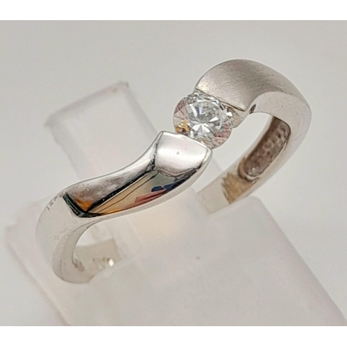 346 - 18k white gold curve ring with tension set cubic zirconia. Total Weight 2.6g, size M.