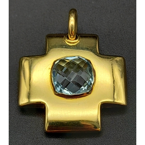 1309 - An 18K Yellow Gold and Aquamarine Designer Cross Pendant. A central clean, well-faceted aquamarine b... 