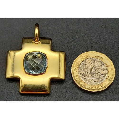 1309 - An 18K Yellow Gold and Aquamarine Designer Cross Pendant. A central clean, well-faceted aquamarine b... 