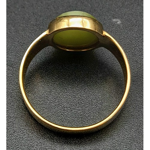 233 - An 18K Yellow Gold Cats Eye Cabochon Ring. Size M. 3.8g total weight.