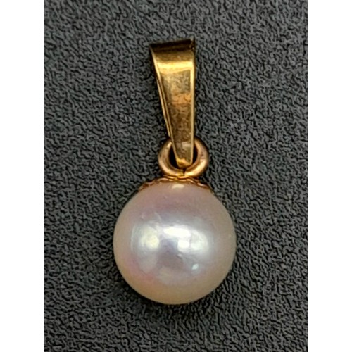 999 - 9k yellow gold pearl pendant (0.7cm pearl) and 9k yellow gold garnet & cubic zirconia pendant (garne... 