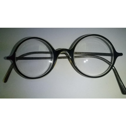 409 - A Pair of Antique 1920's Japanese glasses spectacles. Rare very good condition. 