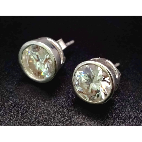 690 - A Pair of 5ct White Moissanite Stud Earrings set in 925 Silver. Rhodium Plated to prevent anti-tarni... 