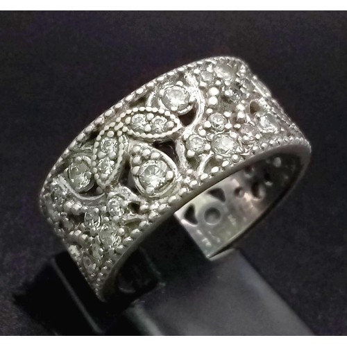 973 - A 925 Silver Pandora Shimmering Leaves Ring. Total Weight 7.12g. Size L.