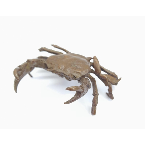 167 - A majestic Japanese, highly detailed and very realistic bronze crab, presented in a mother of pearl ... 