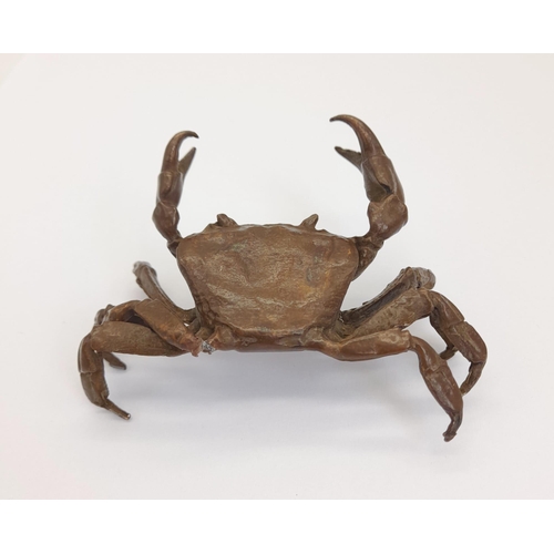 167 - A majestic Japanese, highly detailed and very realistic bronze crab, presented in a mother of pearl ... 