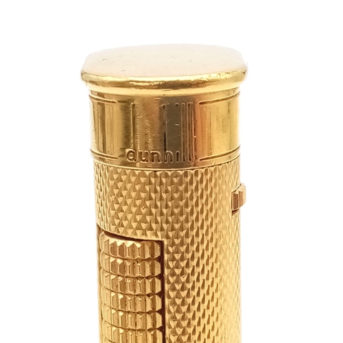 130 - A DUNHILL GOLD PLATED FLIP TOP LIGHTER IN VERY GOOD CONDITION .  7cms tall. No International shippin... 