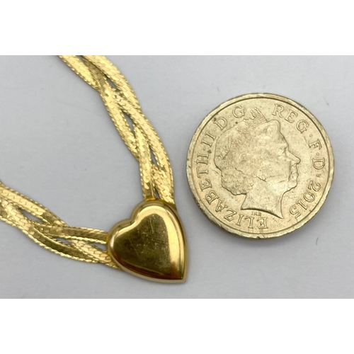 139 - A very feminine 9 K yellow gold necklace with a pleated chain and a heart at the centre. Length: 41 ... 