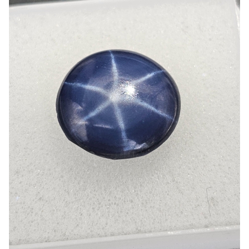 118 - A spectacular, blue STAR SAPPHIRE. Good size (10.50 carats), round cabochon (diameter: 13 mm). Due t... 