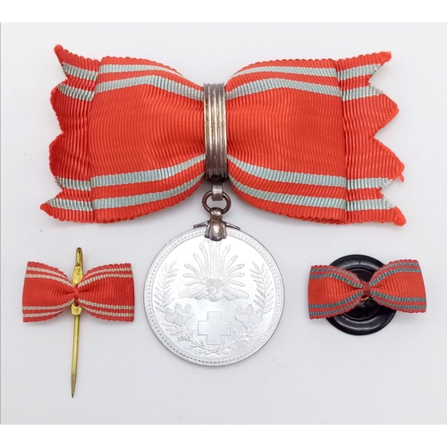 349 - WWII imperial Japanese army medal. Box is not original to this medal. Exceptionally fine condition r... 