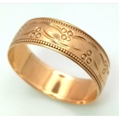 1622 - A Vintage 9K Yellow Gold Band Ring. Engraved decoration. Size U. 2.91g