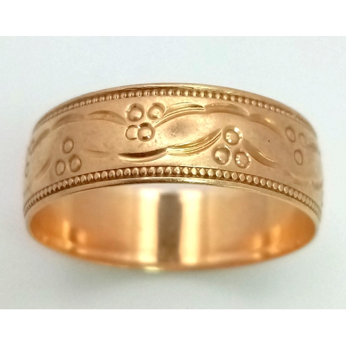 1622 - A Vintage 9K Yellow Gold Band Ring. Engraved decoration. Size U. 2.91g