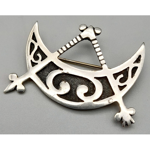 1629 - Vintage 1975 Edinburgh Hallmarked Celtic Silver Brooch 4.6cm Width. Weight 9.17 Grams