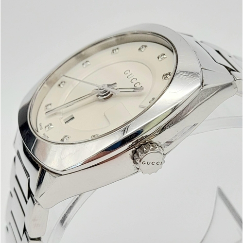 149 - A Gucci Quartz Ladies Watch. Stainless steel strap and case -29mm. Cream dial with date window and w... 