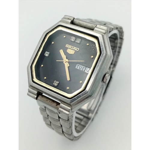 1619 - A Vintage Seiko 5 Automatic 23 Jewel Gents Watch. Stainless steel strap and octagonal case - 34mm. B... 