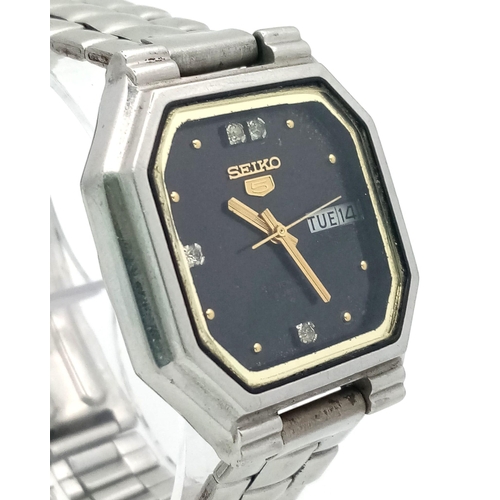 1619 - A Vintage Seiko 5 Automatic 23 Jewel Gents Watch. Stainless steel strap and octagonal case - 34mm. B... 