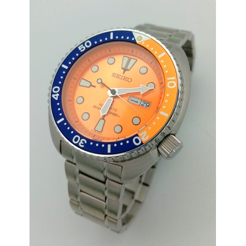 65 - A Seiko Air Divers Automatic Gents Watch. Stainless steel strap and case - 45mm. Metallic orange dia... 