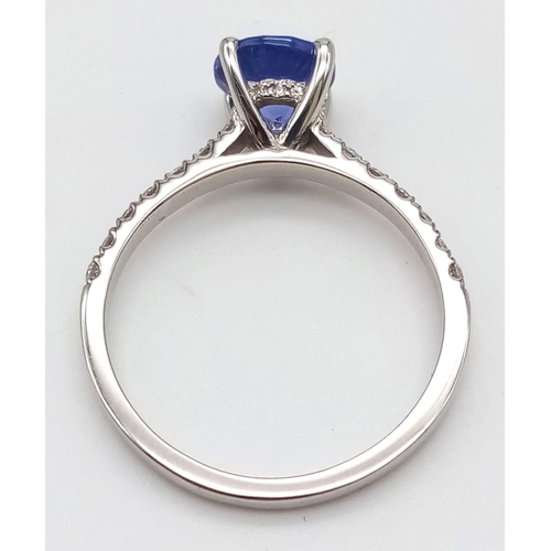 68 - PLATINUM DIAMOND & TANZANITE RING, WITH A 1.40CT ROUND TANZANITE CENTRE AND DIAMOND SET SHOULDERS. W... 