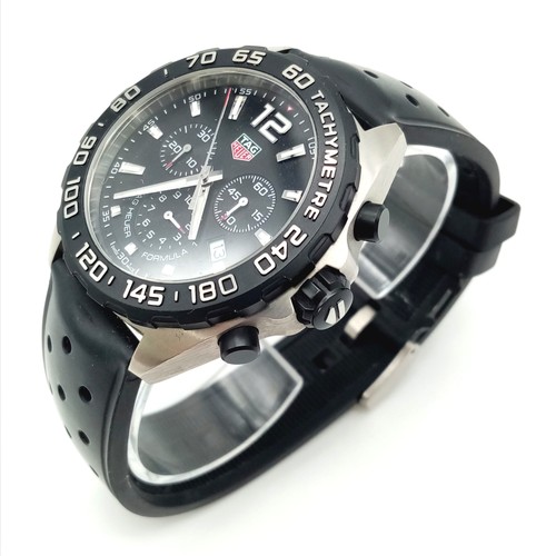 50 - A Tag Heuer Formula Gents Chronograph Watch. Black rubber strap. Black dial with three sub dials. Qu... 