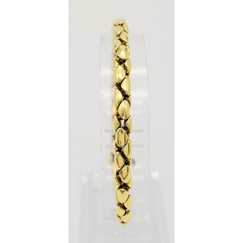 347 - An 18K Yellow Gold Reptilian Link Bracelet. Sapphire decorated clasp. 20cm. 19.05g. Ref: 12812