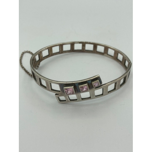 350 - Vintage SCOTTISH SILVER BRACELET in the form of a hinged bangle with rose quartz detail, having full... 