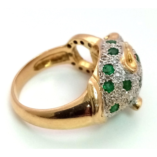 61 - An 18 k yellow gold Panther ring with diamonds and emeralds and two ruby eyes. Ring size: K, weight:... 