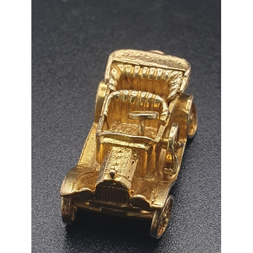 162 - A 9K vintage classic car charm, weight: 6.8g.