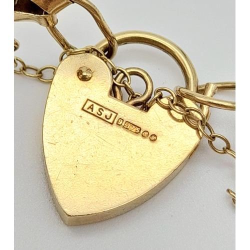 40 - 9k yellow gold gate bracelet with heart padlock fastening, 19cm length, 17.1g weight