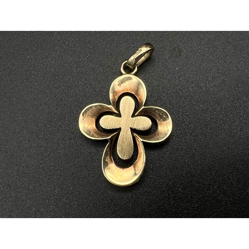 126 - A vintage, 14 K yellow gold cross. Height: 35 mm, weight: 6.6 g.