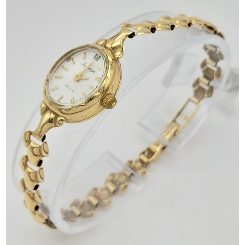 913 - A 9K Yellow Gold Vintage Ladies Sovereign Watch. 9K gold bracelet and case - 15mm. Quartz movement i... 