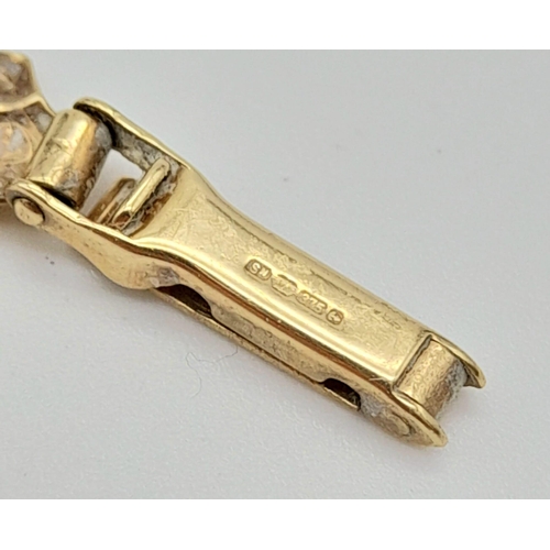 913 - A 9K Yellow Gold Vintage Ladies Sovereign Watch. 9K gold bracelet and case - 15mm. Quartz movement i... 