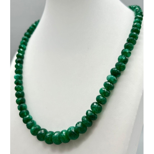 608 - A 260ct Graduated Emerald Gemstone Necklace with Pearl and 925 Silver Clasp. 46cm