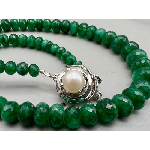 608 - A 260ct Graduated Emerald Gemstone Necklace with Pearl and 925 Silver Clasp. 46cm