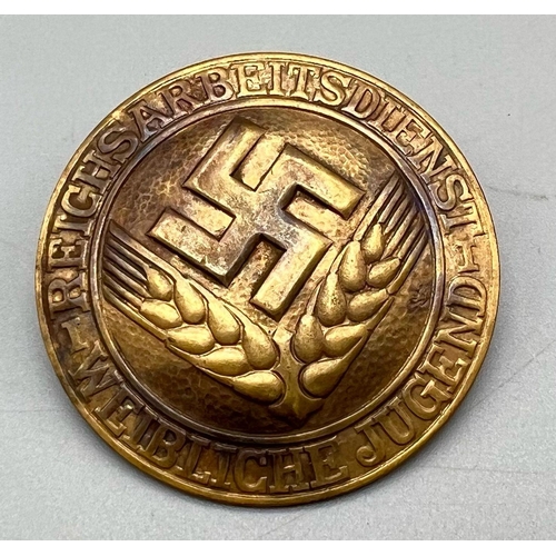 468 - 3rd Reich Arbeits Dienst Weibliche Jugend (Womans Labour Corps) Gold Grade Service Scarf Brooch.