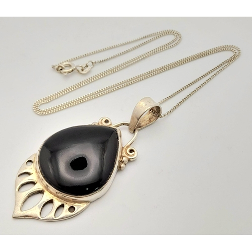 654 - A Vintage Sterling Silver Art Deco Design Onyx Set Pendant Necklace. 46cm Length Sterling Silver Cha... 