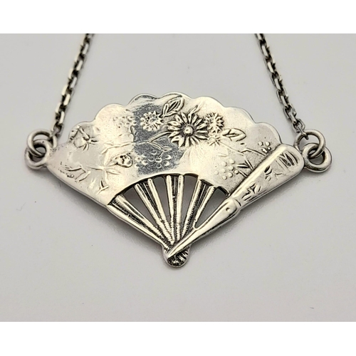 922 - A Scarce South American Silver Fan Pendant Necklace 41cm Length. Most Likely Peruvian. 5.47 Grams.