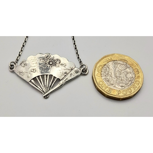 922 - A Scarce South American Silver Fan Pendant Necklace 41cm Length. Most Likely Peruvian. 5.47 Grams.