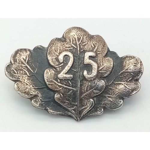 418 - WW1 Imperial German Silver 25 Year Jubilee Oak Leaf for the 1870 Iron Cross.
