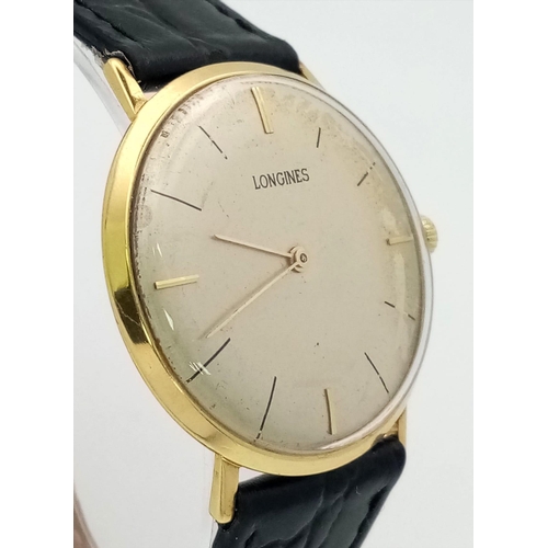 722 - A Vintage Longine 18K Gold Cased Gents Watch. Black leather strap. 18k gold case - 34mm. Silver- gre... 