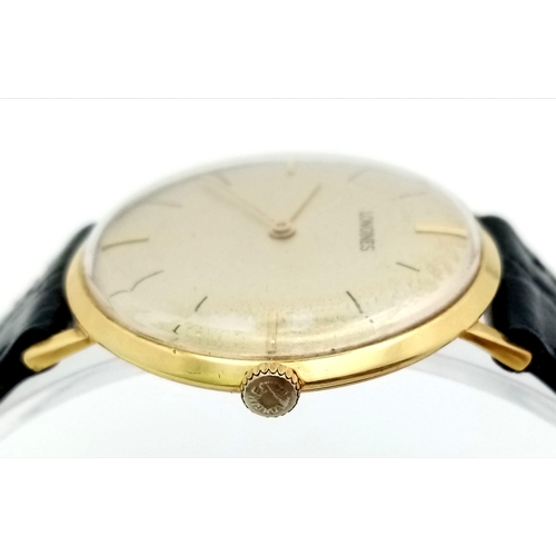 722 - A Vintage Longine 18K Gold Cased Gents Watch. Black leather strap. 18k gold case - 34mm. Silver- gre... 