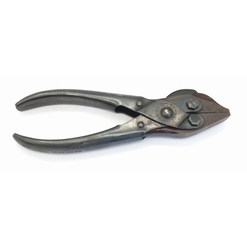 754 - WW2 US Engineer/Signal Corps Wire Cutter/Pliers with Side Jaw Cutter. Makers mark for William Scholl... 