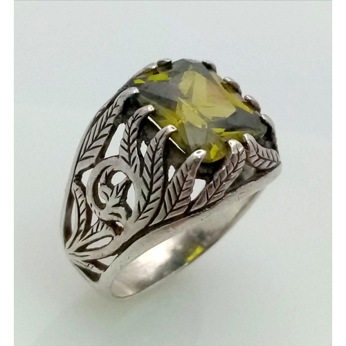 901 - A Vintage or Antique Sterling Silver Forsterite (Peridot) Set Ornate Leaf Filigree Design Ring Size ... 