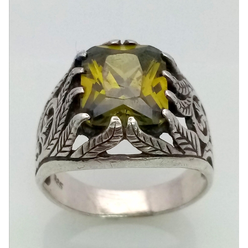 901 - A Vintage or Antique Sterling Silver Forsterite (Peridot) Set Ornate Leaf Filigree Design Ring Size ... 