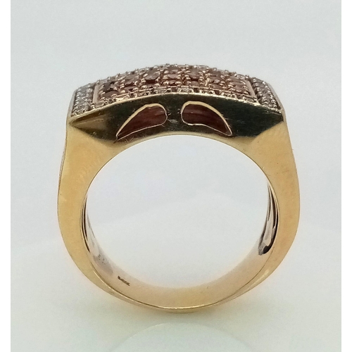 96 - 14K YELLOW GOLD WHITE & COGNAC DIAMOND RING. TOTAL WEIGHT 14G. SIZE S. 0.80CT DIAMOND