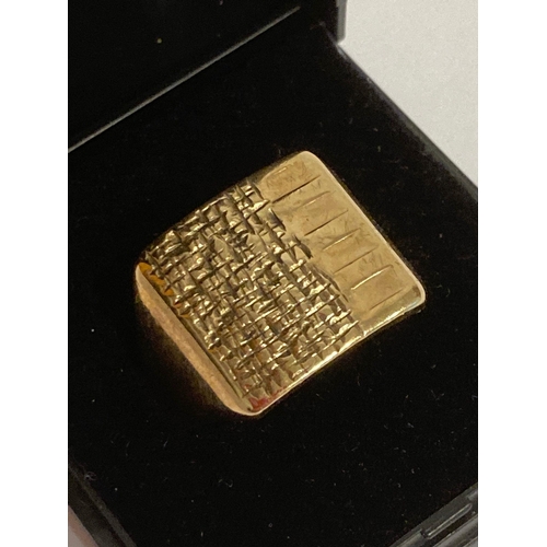 21 - Gentlemans heavy 9 carat GOLD SIGNET RING. Stylised design with full UK hallmark. Complete with ring... 